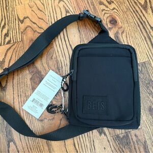 BEIS “the sport sling” bag in black
